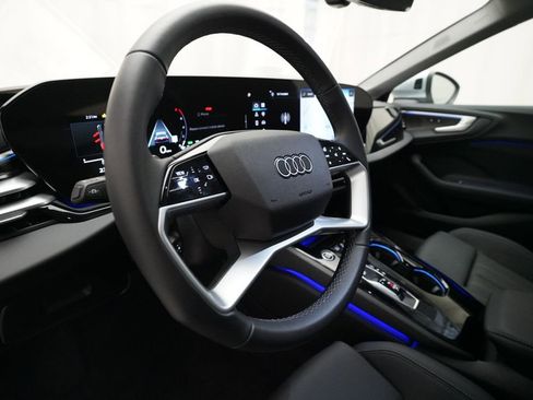 Used 2025 Audi Q5 Premium w/ Convenience Package image 8