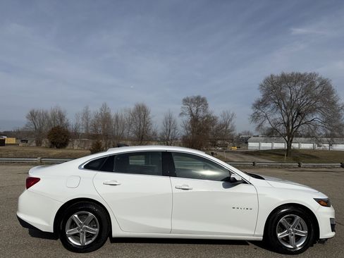 Used 2022 Chevrolet Malibu LS w/ Driver Confidence Package II image 2
