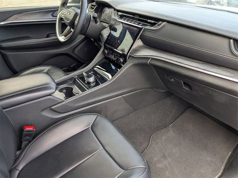 Used 2024 Jeep Grand Cherokee L Limited w/ Luxury Tech Group II image 40