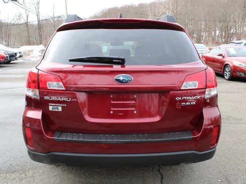 Used 2011 Subaru Outback 3.6R Limited image 9