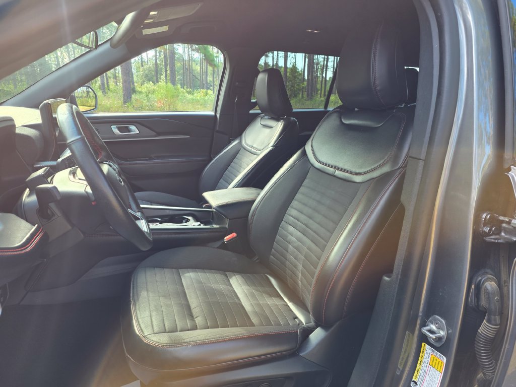 Used 2025 Ford Explorer ST-Line w/ Premium Package RWD image 14