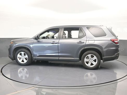 Used 2023 Honda Pilot LX image 3