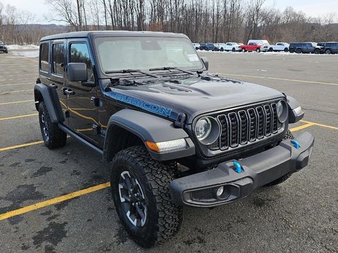 Used 2025 Jeep Wrangler Unlimited Rubicon 4xe w/ Convenience Group AWD/4WD image 2