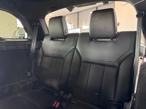 Used 2020 Land Rover Discovery Landmark image 21