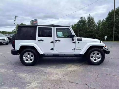 Used 2015 Jeep Wrangler Unlimited Sahara w/ Connectivity Group AWD/4WD image 5