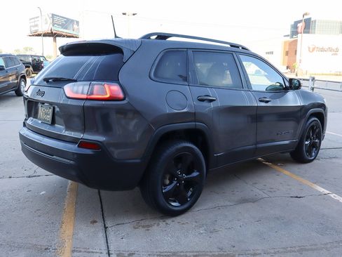 Used 2020 Jeep Cherokee Latitude Plus image 5