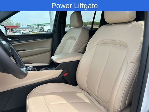 Used 2024 Jeep Grand Cherokee Limited w/ Black Appearance Package image 10