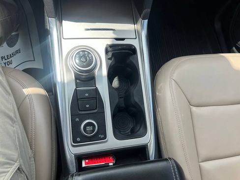 Used 2021 Ford Explorer XLT w/ Equipment Group 202A AWD/4WD image 19