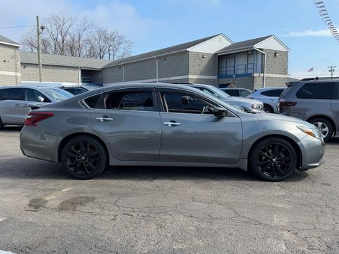 Used 2017 Nissan Altima 2.5 SR w/ Midnight Edition Package image 9