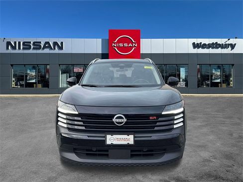 Used 2025 Nissan Kicks SR w/ SR Premium Package image 2