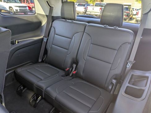 Used 2023 GMC Acadia SLT image 6