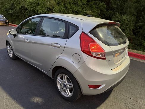 Used 2018 Ford Fiesta SE FWD image 3