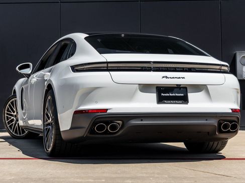 Certified 2025 Porsche Panamera image 3