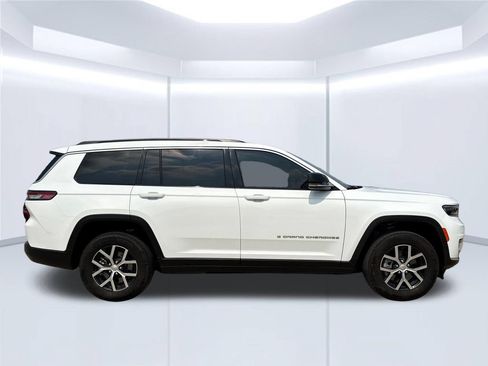 Used 2025 Jeep Grand Cherokee L Limited AWD/4WD image 17