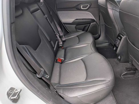 Used 2025 Jeep Compass Latitude AWD/4WD image 16