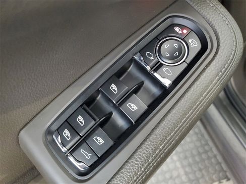 Used 2017 Porsche Macan image 17