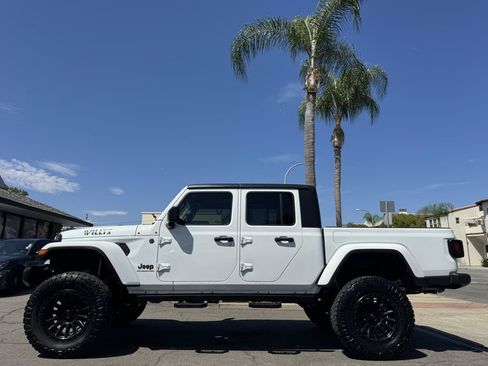 Used 2022 Jeep Gladiator Sport AWD/4WD image 2
