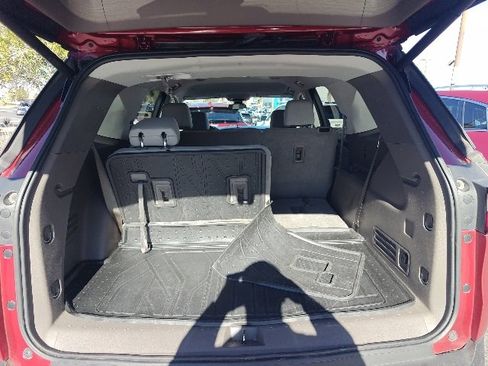 Used 2020 Chevrolet Traverse LT image 17