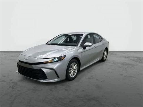 Used 2025 Toyota Camry LE image 7