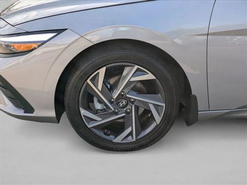 Certified 2025 Hyundai Elantra Sport FWD image 22