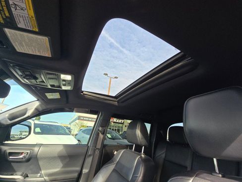 Used 2019 Toyota Tacoma TRD Off-Road image 26