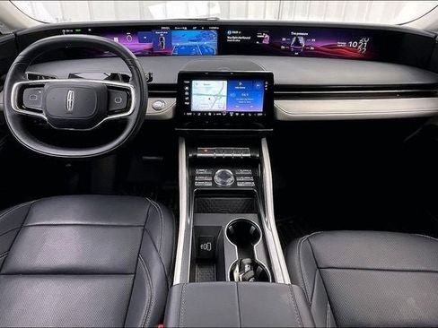 Used 2025 Lincoln Nautilus Premier w/ Equipment Group 102A AWD/4WD image 15