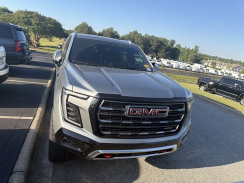 Certified 2025 GMC Yukon XL AT4 w/ AT4 Premium Package AWD/4WD image 3