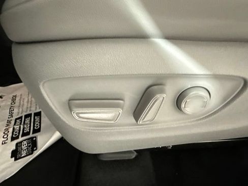 Used 2021 Toyota Highlander XLE FWD image 22