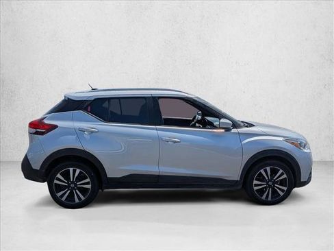 Used 2019 Nissan Kicks SV FWD image 4