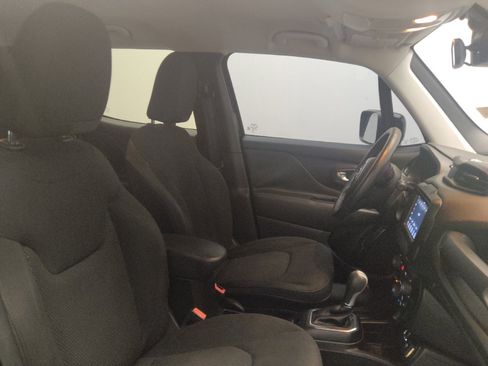 Used 2020 Jeep Renegade Altitude FWD image 21