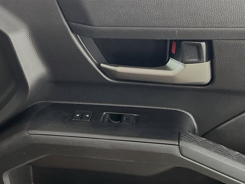 Used 2025 Toyota Tacoma TRD Off-Road AWD/4WD image 31