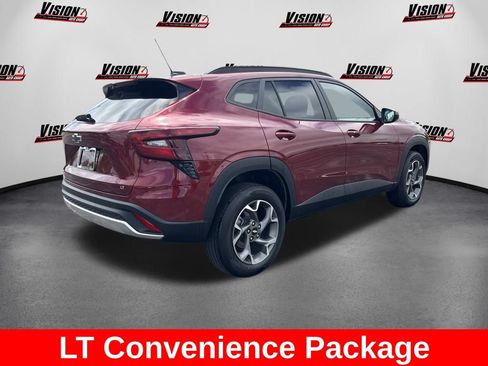Used 2024 Chevrolet Trax LT w/ Driver Confidence Package FWD image 5