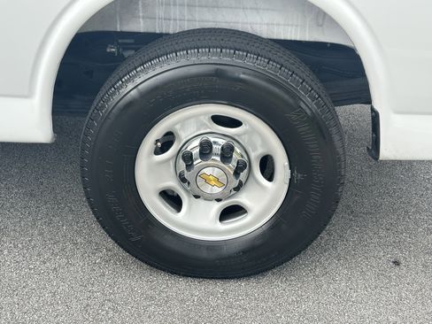 Used 2025 Chevrolet Express 3500 LT w/ LT Preferred Equipment Group RWD image 19