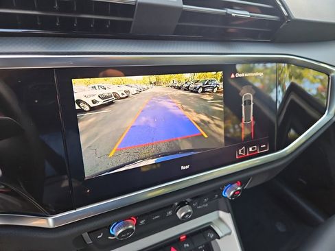 New 2025 Audi Q3 2.0T Premium image 9