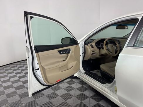 Used 2015 Nissan Altima 2.5 SV w/ Convenience Package FWD image 17
