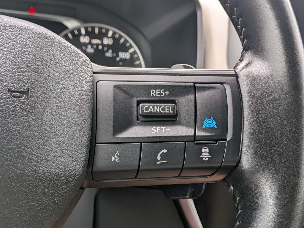 Used 2025 Nissan Rogue SV AWD/4WD image 35