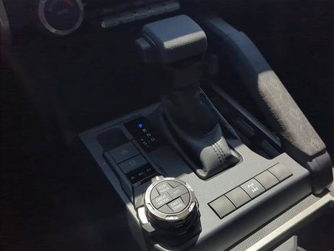 Certified 2025 Toyota Tacoma TRD Off-Road AWD/4WD image 21