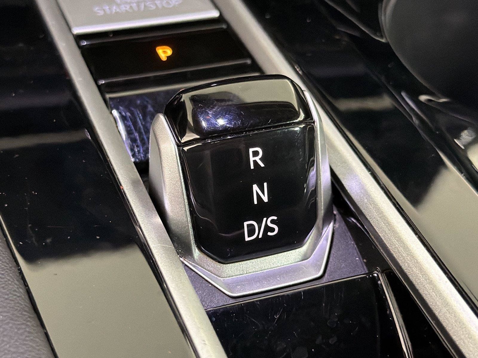 Used 2025 Volkswagen Atlas SE AWD/4WD image 33