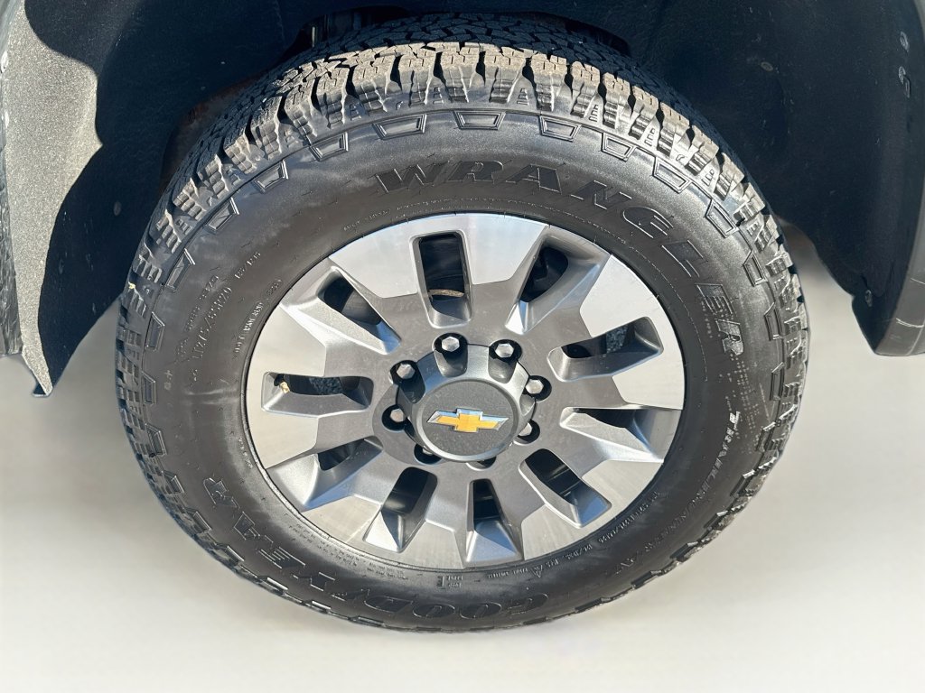 Used 2021 Chevrolet Silverado 2500 LTZ w/ Z71 Off-Road Package AWD/4WD image 30