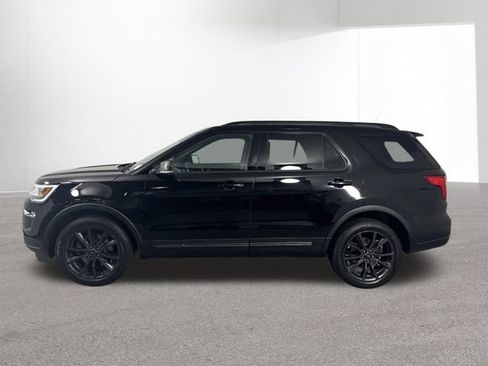 Used 2018 Ford Explorer XLT w/ Equipment Group 202A AWD/4WD image 30