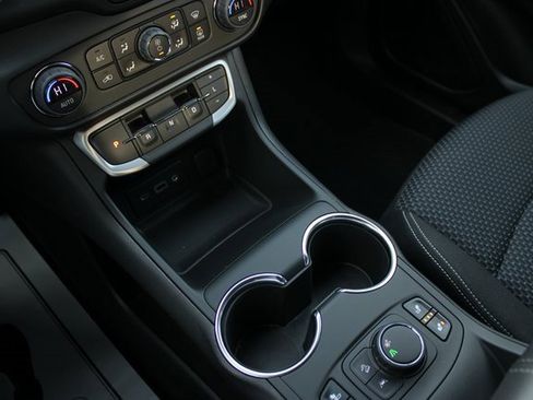 Used 2022 GMC Terrain SLE w/ Driver Convenience Package image 27