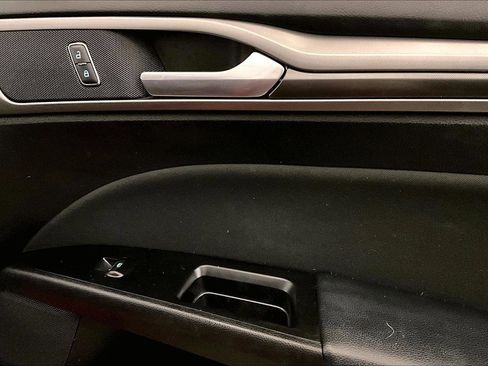 Used 2017 Ford Fusion SE w/ Equipment Group 201A image 23