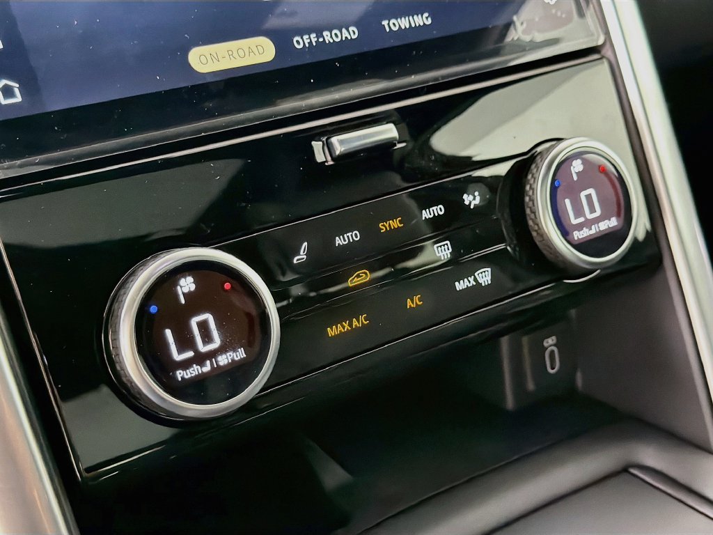 New 2026 Land Rover Discovery S AWD/4WD image 16