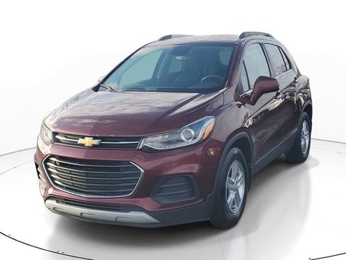 Certified 2017 Chevrolet Trax LT w/ LT Convenience Package image 2