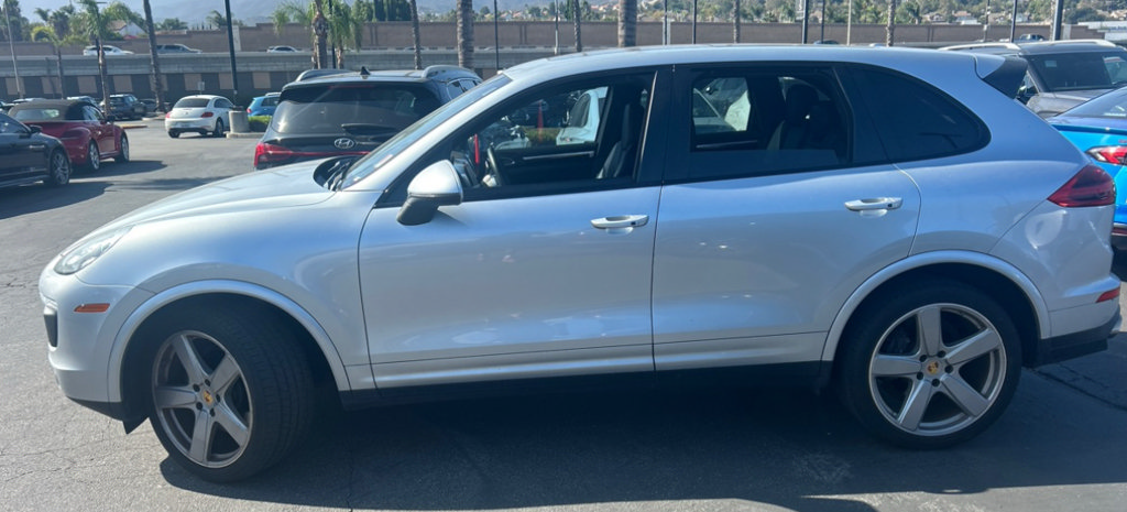 Used 2018 Porsche Cayenne Platinum Edition AWD/4WD image 2