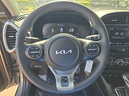Certified 2023 Kia Soul LX w/ LX Technology Package FWD image 28