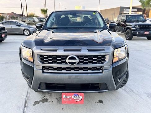Used 2025 Nissan Frontier SV image 2