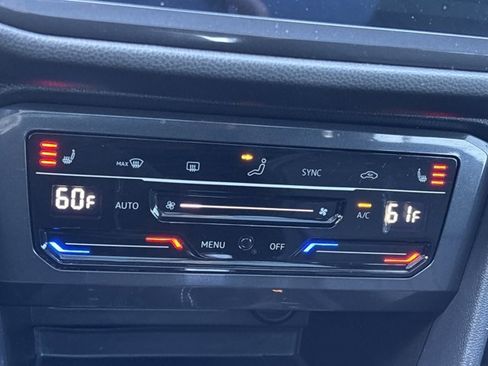 Used 2023 Volkswagen Tiguan SE R-Line image 33