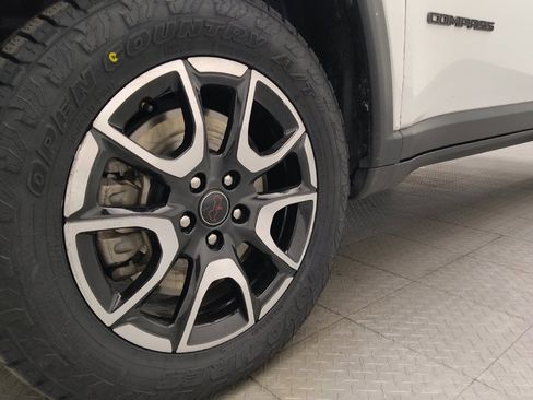 Used 2025 Jeep Compass Trailhawk AWD/4WD image 31