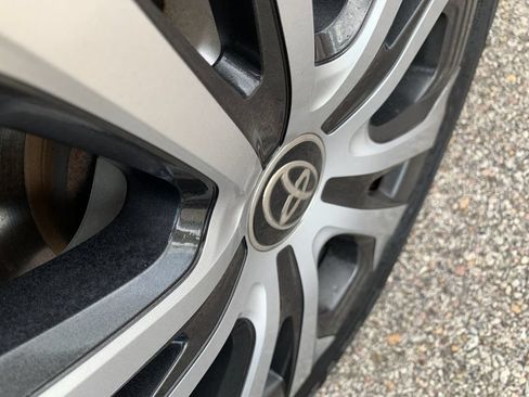 Used 2022 Toyota Prius Prime XLE FWD image 35